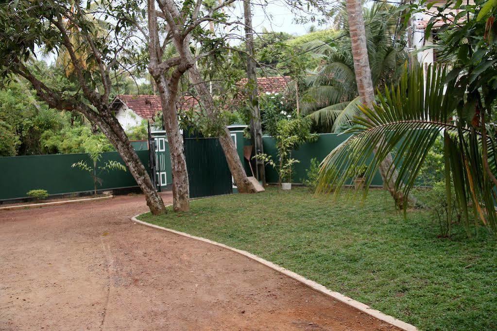Villa Dineha Hikkaduwa Esterno foto